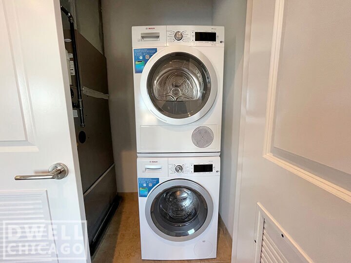 Building Photo - 1724 W Greenleaf Ave