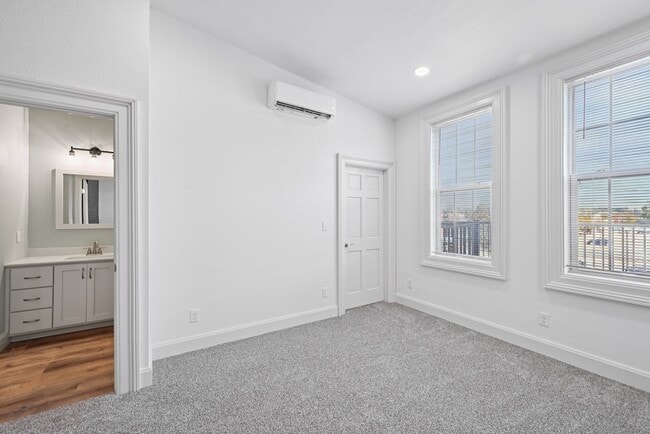 Building Photo - 105 E Bremer Ave