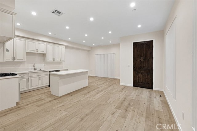 Building Photo - 569 E Cypress Ave