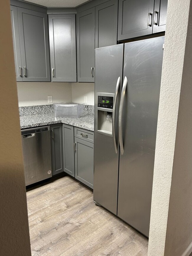 Building Photo - **READY FOR MOVE IN** Sparks Duplex