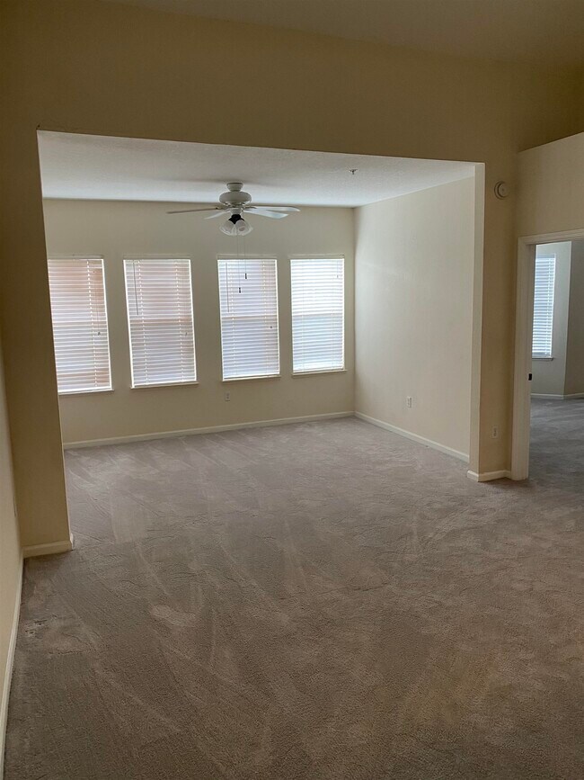 Building Photo - 2801 Chancellorsville Dr