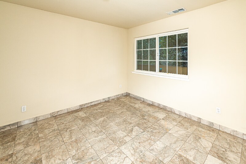 Building Photo - 120 Caldecott Ln