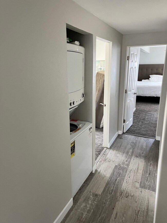 Building Photo - 208 30th St