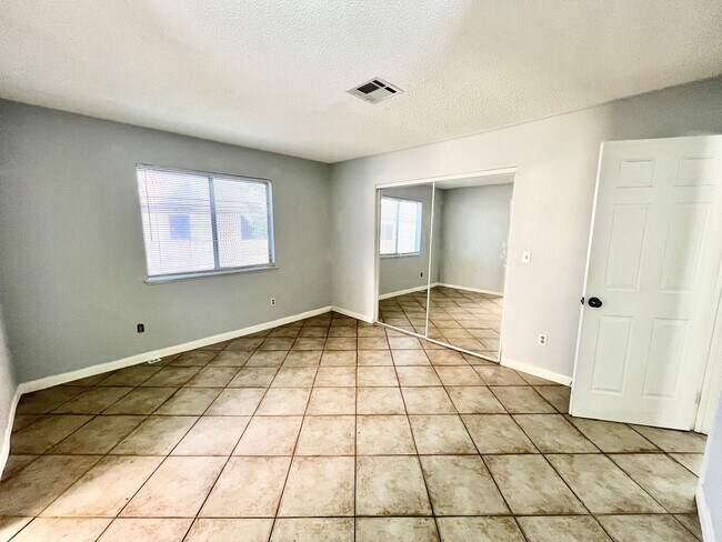 Building Photo - 5096 Spencer St