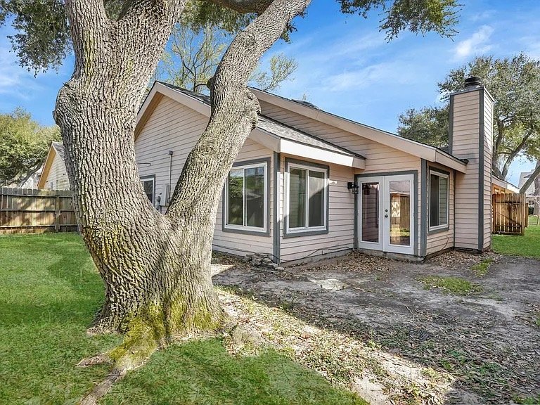 Building Photo - 19734 Lake Hollow Ln