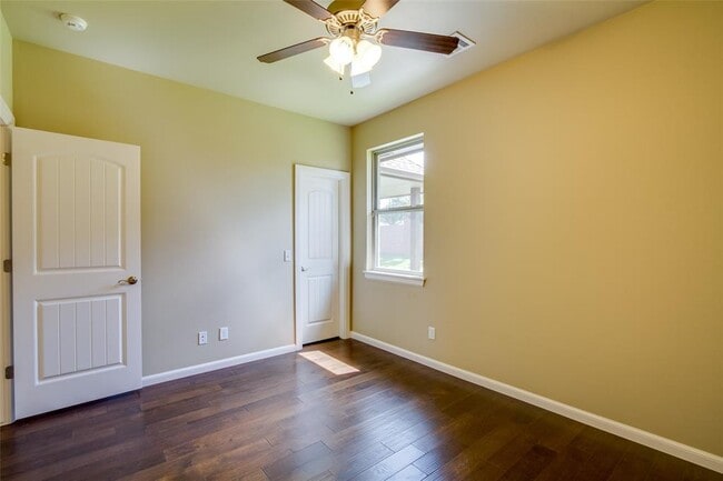 Building Photo - 2701 Hermoso Cir