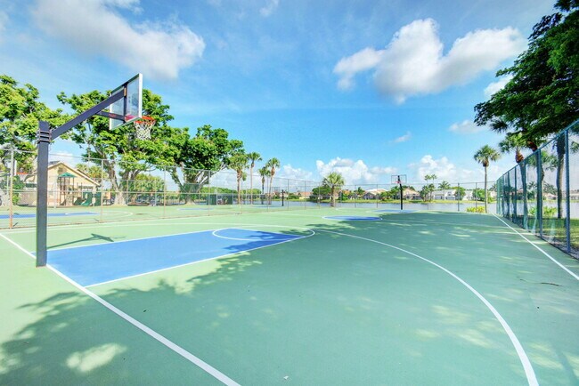 Building Photo - 10332 Islander Dr