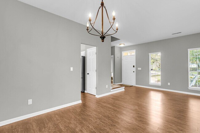 Building Photo - Coastal Convenience in the Heart of Mount Pleasant