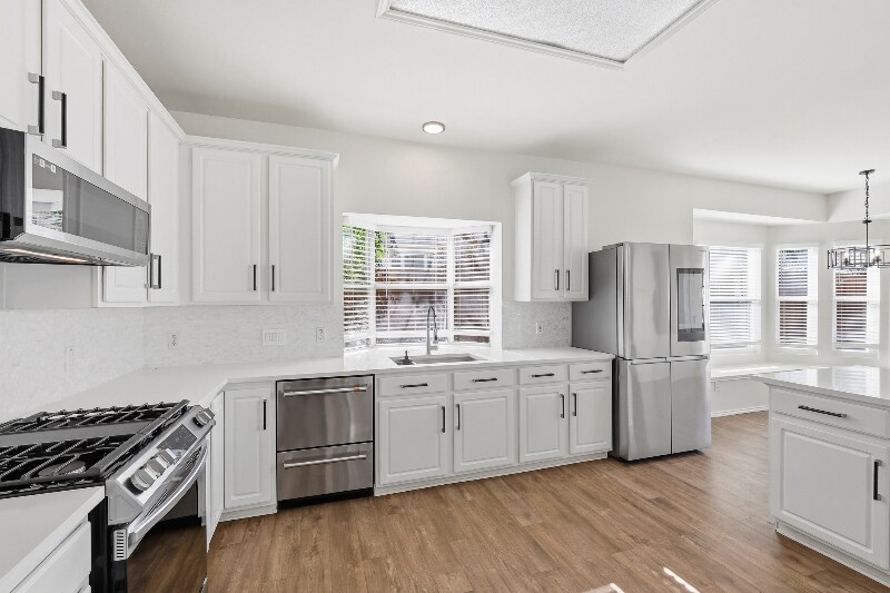 Building Photo - 4101 Watersedge Dr