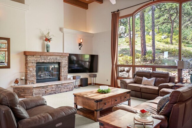 Building Photo - Stunning Broadmoor Estate with Mountain & City Views