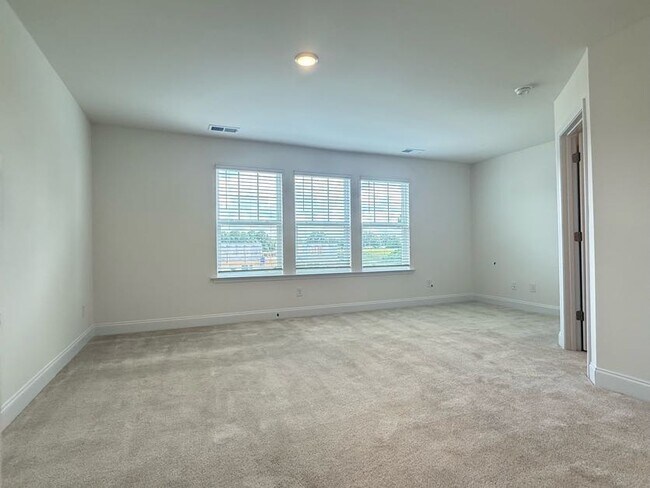Building Photo - 3 Bedroom One Garage Single Family
