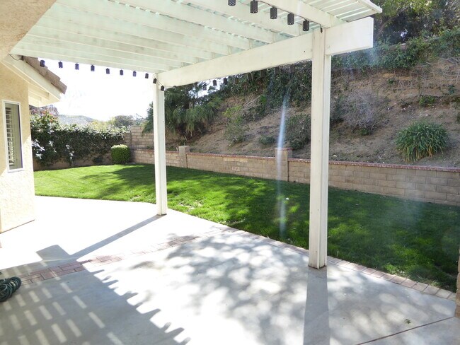 Building Photo - Beautiful 3-Bedroom Home Near Saugus High School!