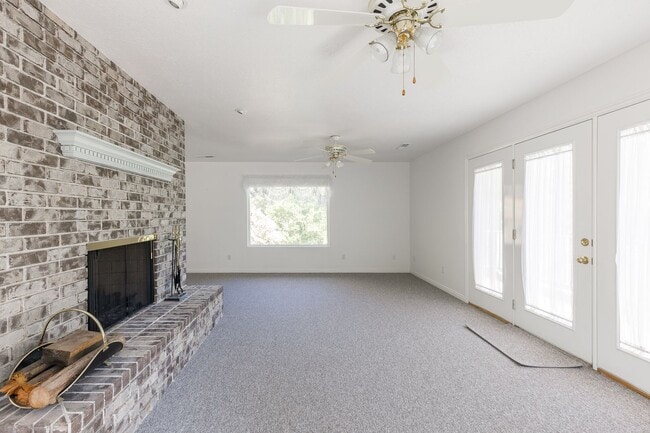 Building Photo - Serene 3 Bedroom, 2 Bathroom Home in Pine ...