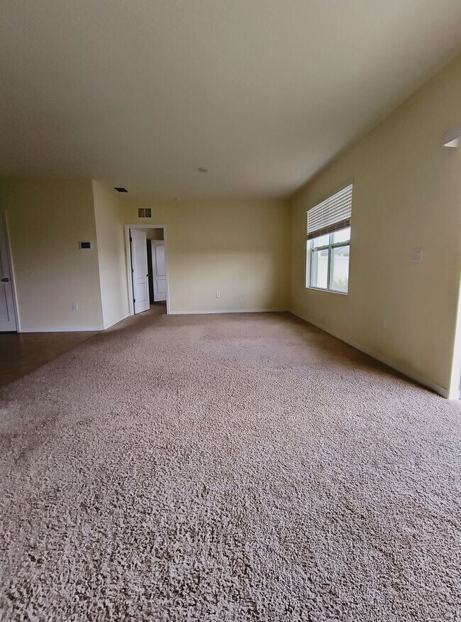 Building Photo - 1065 Cambridge Dr