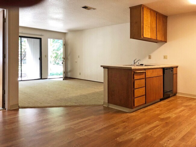 Building Photo - 1212 Sacramento W Ave