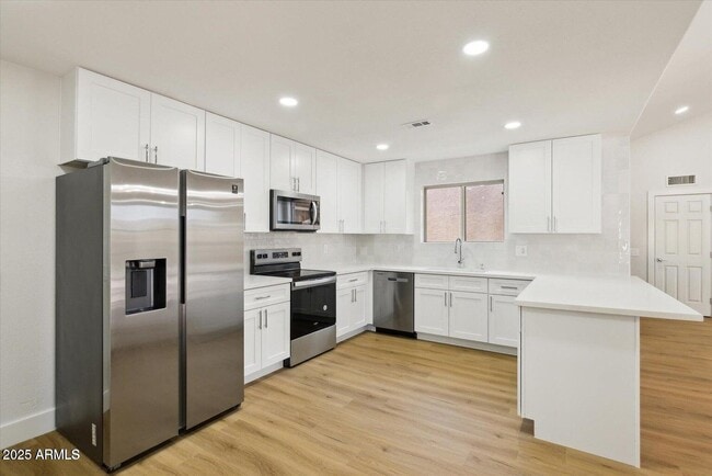 Building Photo - 26034 S Glenburn Dr