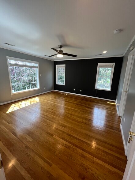 Primary bedroom - 2206 Cedar Crest Rd