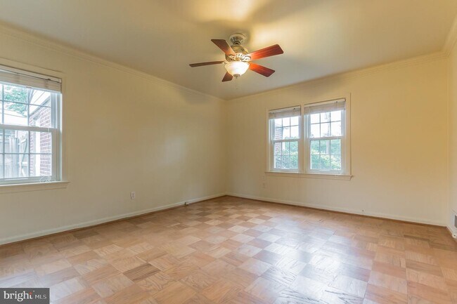 Building Photo - 9702 Bellevue Dr