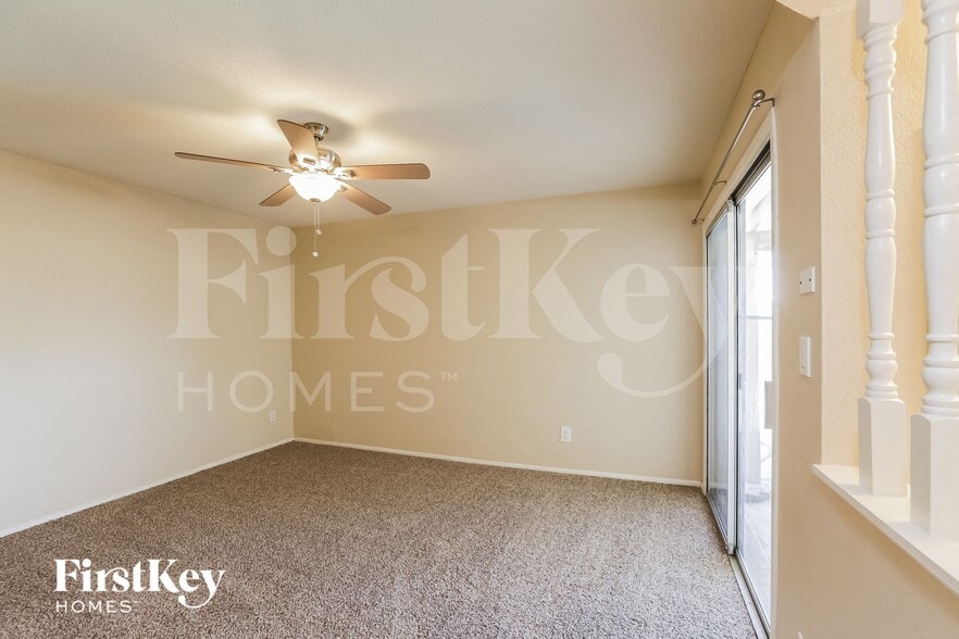 Building Photo - 10612 N 47th Dr