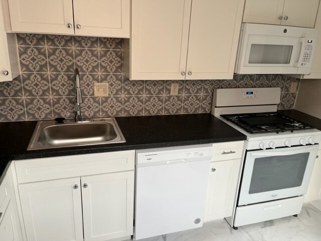 Building Photo - 6681 Ridgeville St