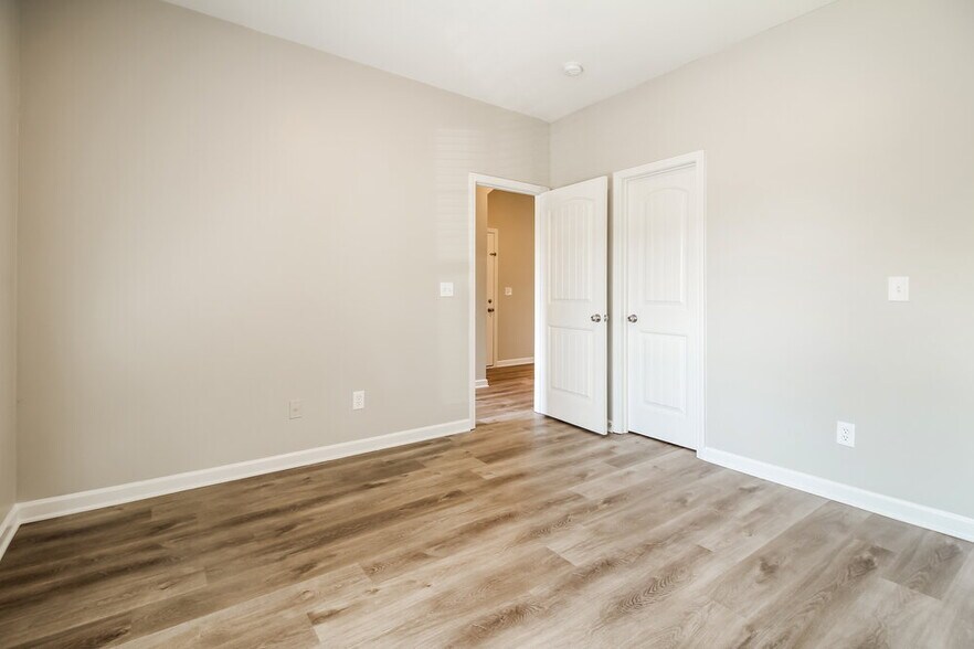 Building Photo - 20 Thomas Ct