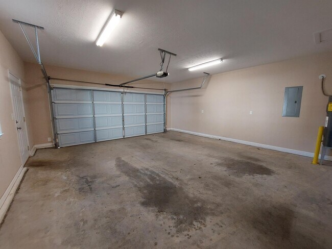 Building Photo - 1844 Elizabeth Ln