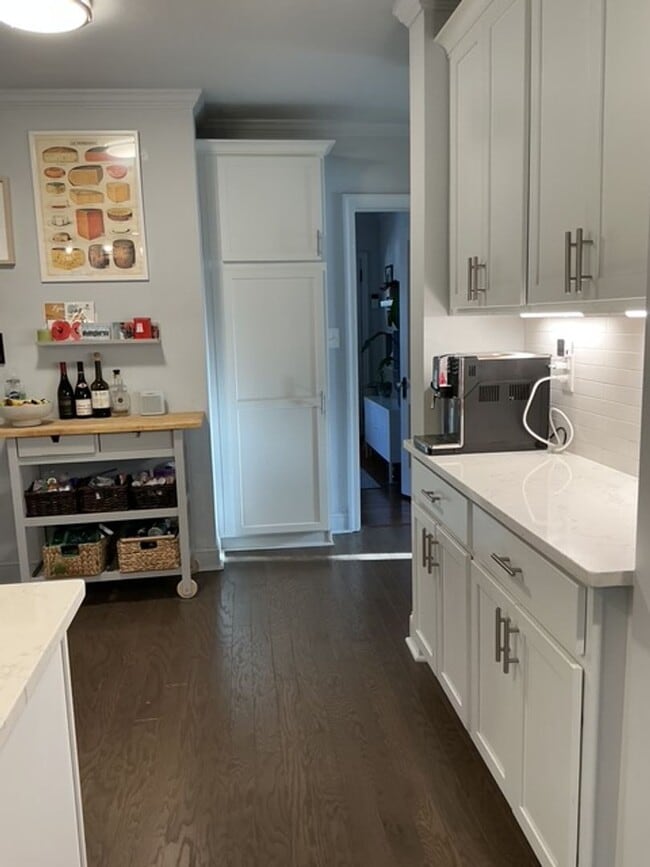 Building Photo - Normaltown home, a Charming 3 bedroom/ 2 bathroom Home Close to UGA and Hospitals!