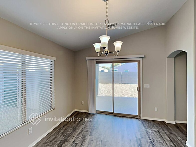 Building Photo - 1283 E Christopher St