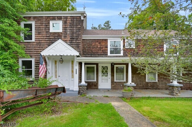 Building Photo - 425 Powerville Rd