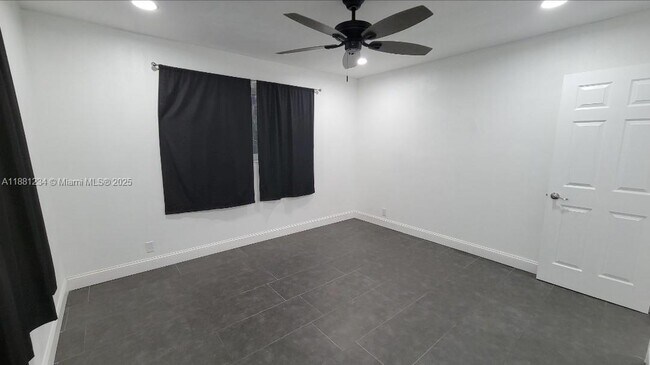 Building Photo - 1020 NW 45th Ct