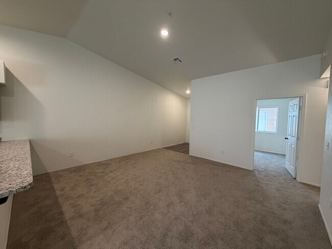 Building Photo - 7190 E 39th St