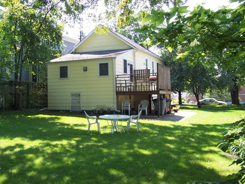 Building Photo - 1229 Leon Pl