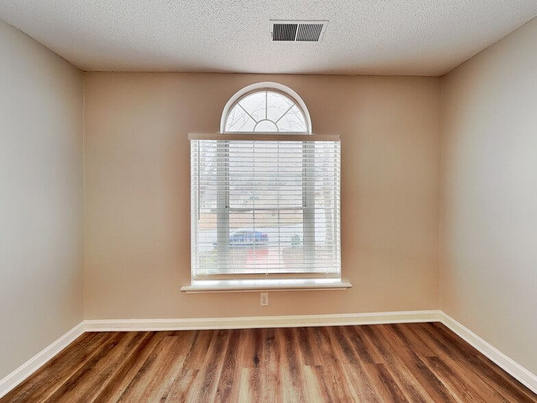 Building Photo - 3551 Lehigh Way