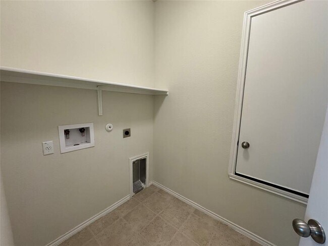 Building Photo - 250 Zuma Dr
