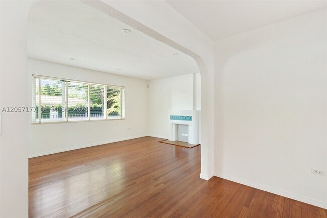 Building Photo - 2240 SW 24th St