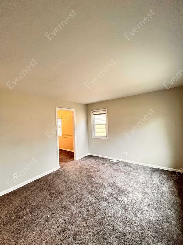 Building Photo - 11520 Maxwell Ave