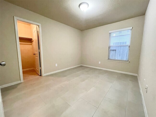 Building Photo - 19339 Vermillion Ct