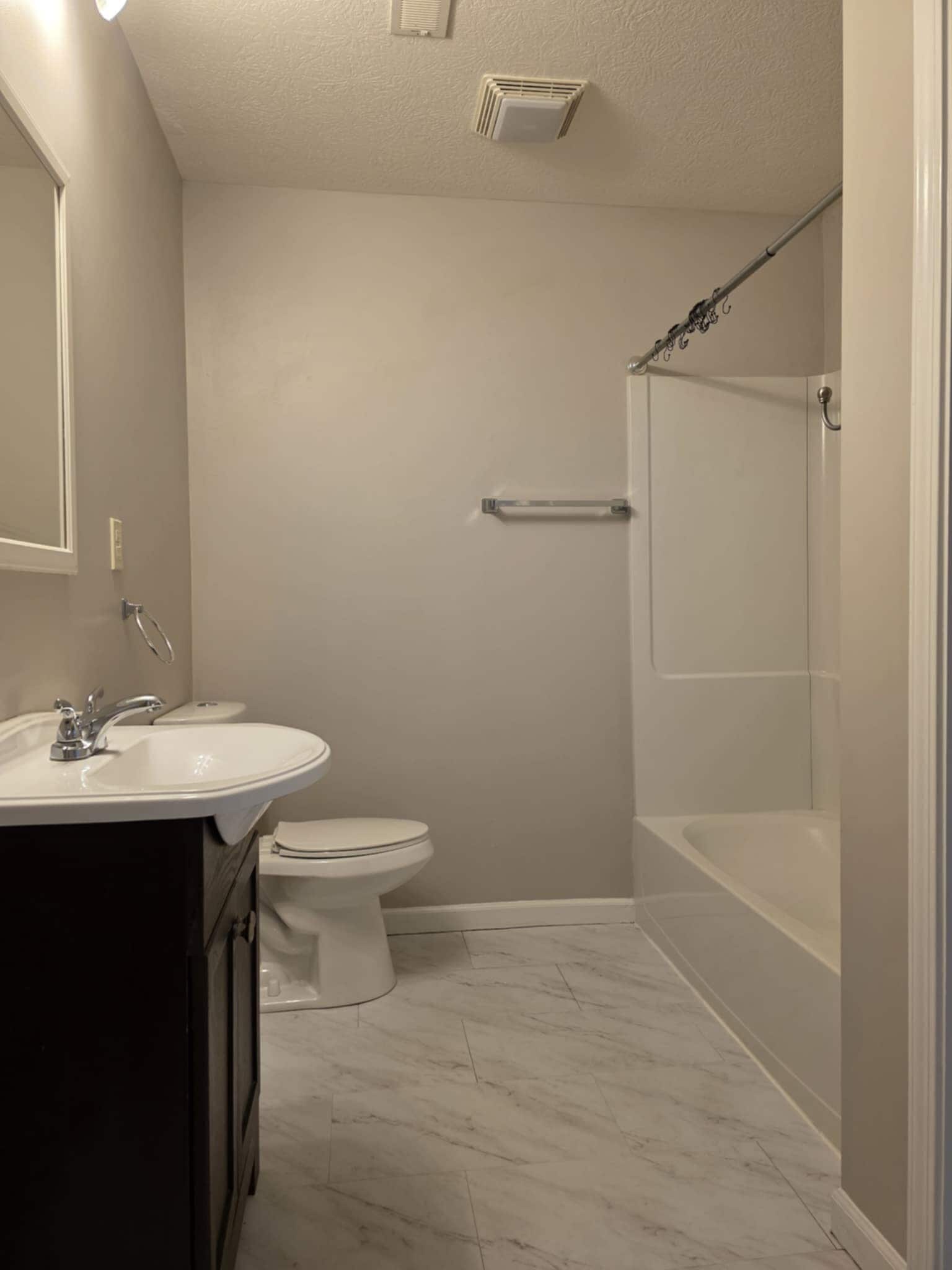 1st floor - Full Bathroom - 156 W Cherokee Dr