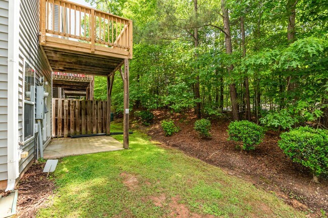 Building Photo - End-unit 2 Bedroom Townhome
