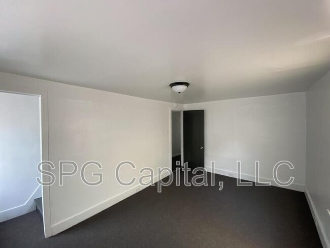 Building Photo - 336 S Second St