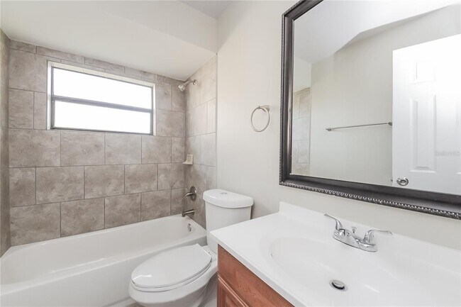 Building Photo - 607 Estrada Ln