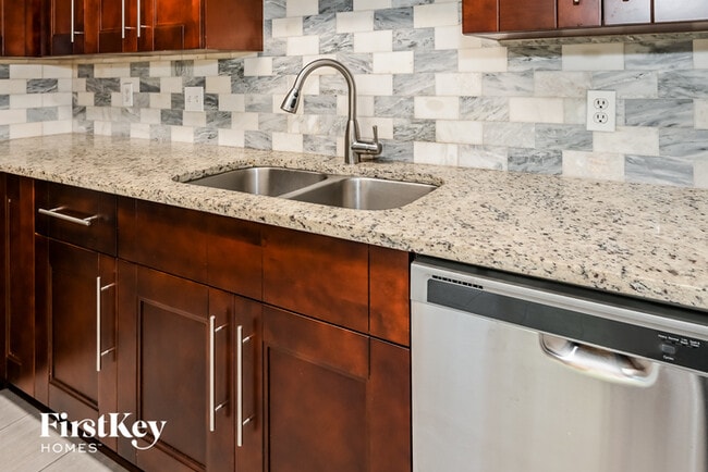 Building Photo - 6835 Candlewood Dr S