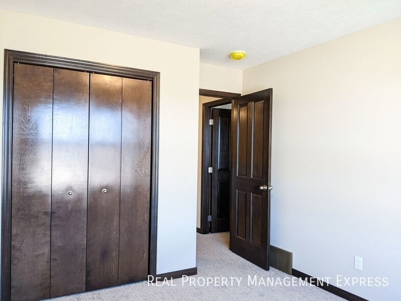Building Photo - 9617 W Broek Dr