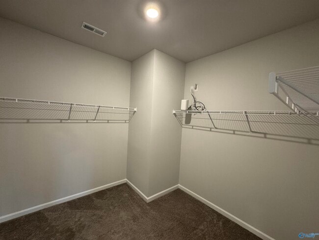 Building Photo - 209 Saddle St