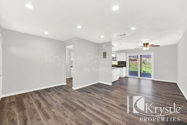 Building Photo - 160 Chapman Ct