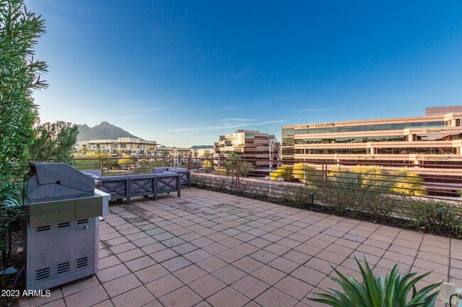 Building Photo - 7161 E Rancho Vista Dr
