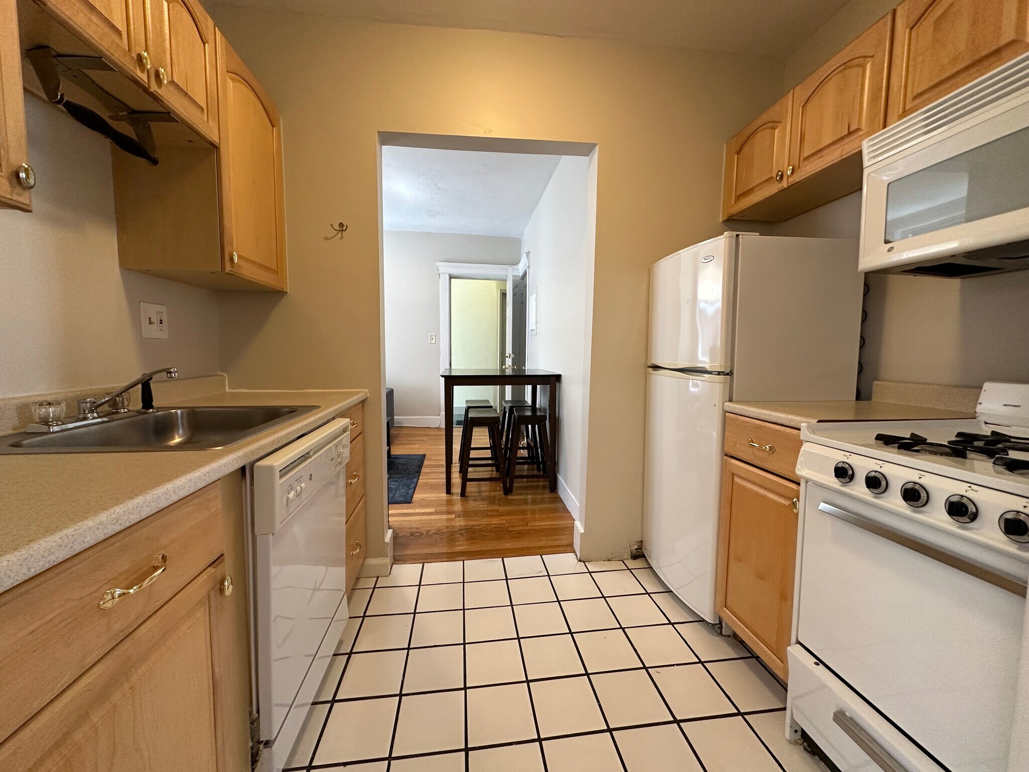 Building Photo - 54 Burbank St