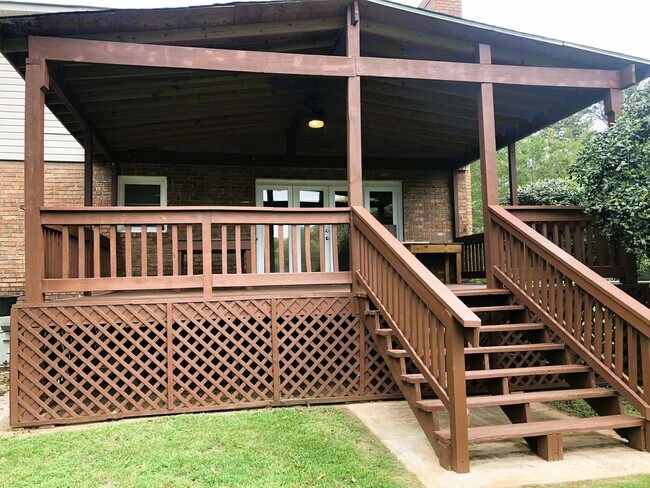 Building Photo - 218 Marty Dr