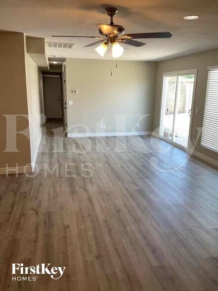 Building Photo - 8038 W Windrose Dr