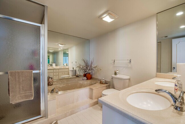 Building Photo - 5540 N Ocean Dr